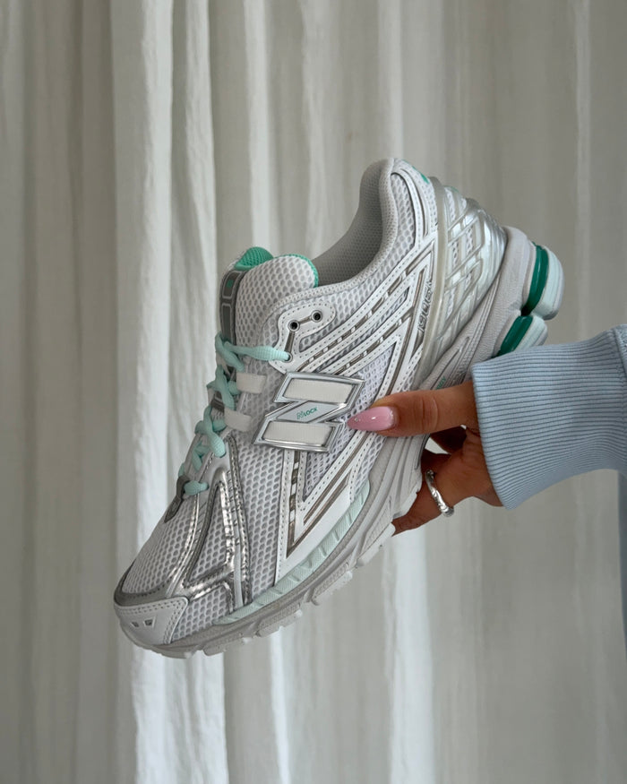 New Balance 1906R onfeet