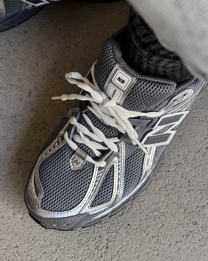 New Balance 1906R onfeet