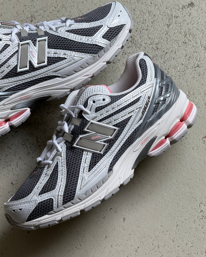 New Balance 1906R onfeet
