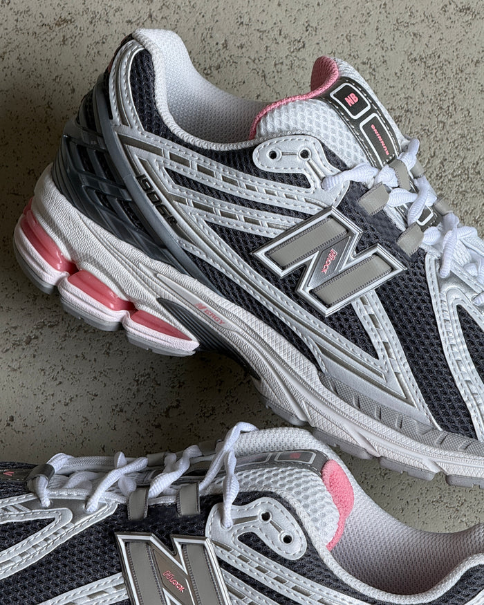 New Balance 1906R onfeet