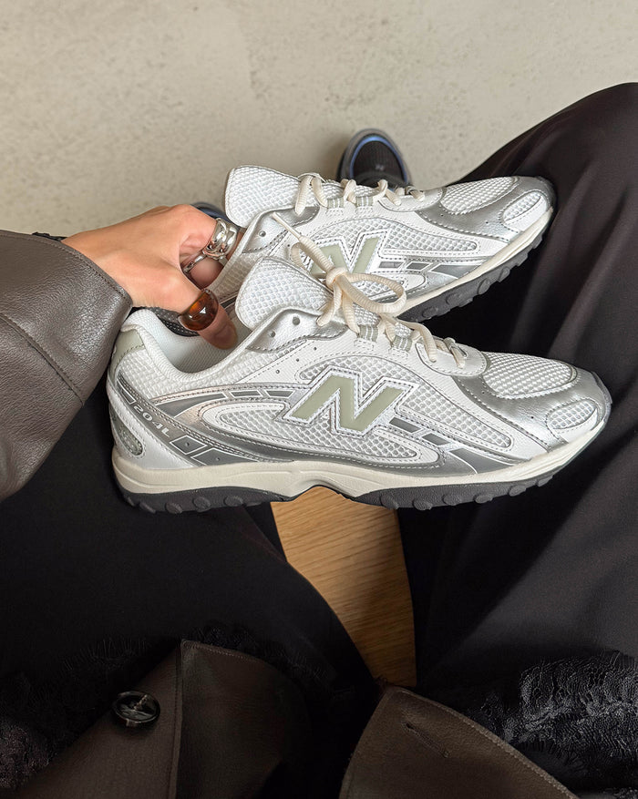 New Balance U204LSWB onfeet