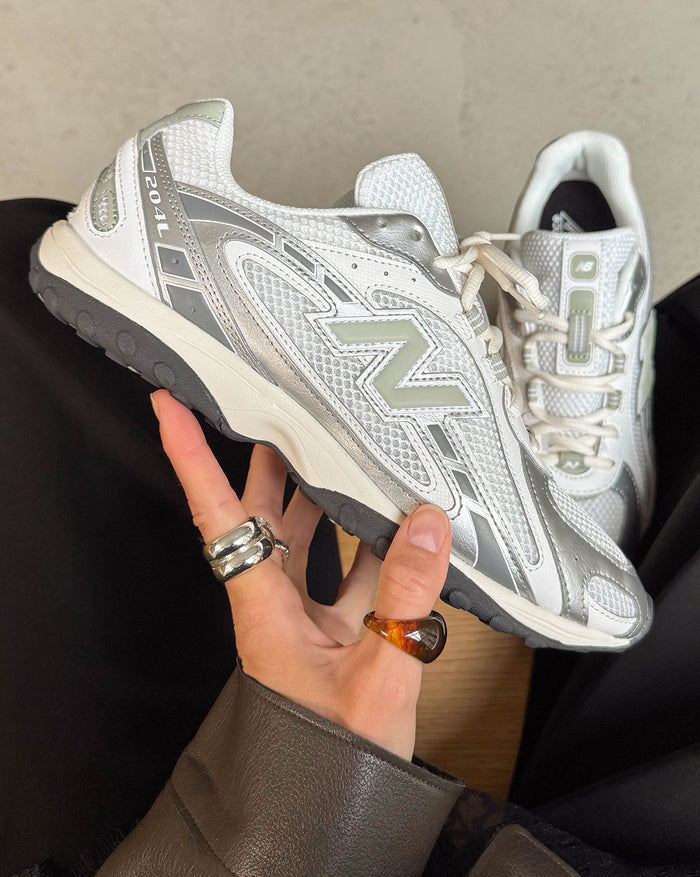 New Balance U204LSWB onfeet