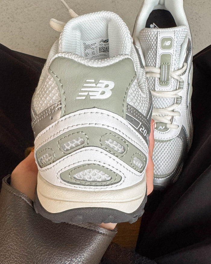 New Balance U204LSWB onfeet