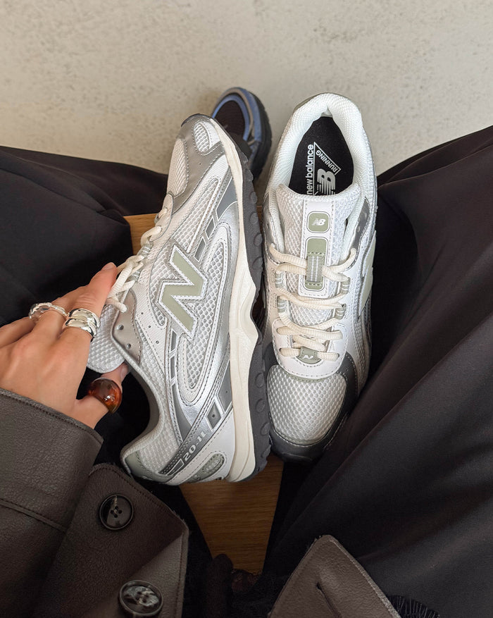 New Balance U204LSWB onfeet