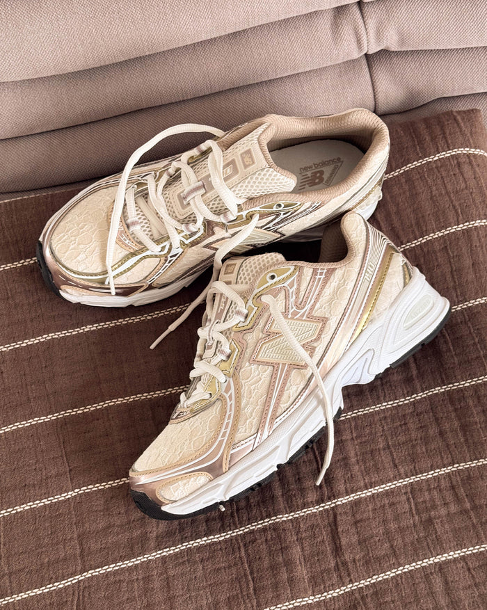 New Balance 740 onfeet