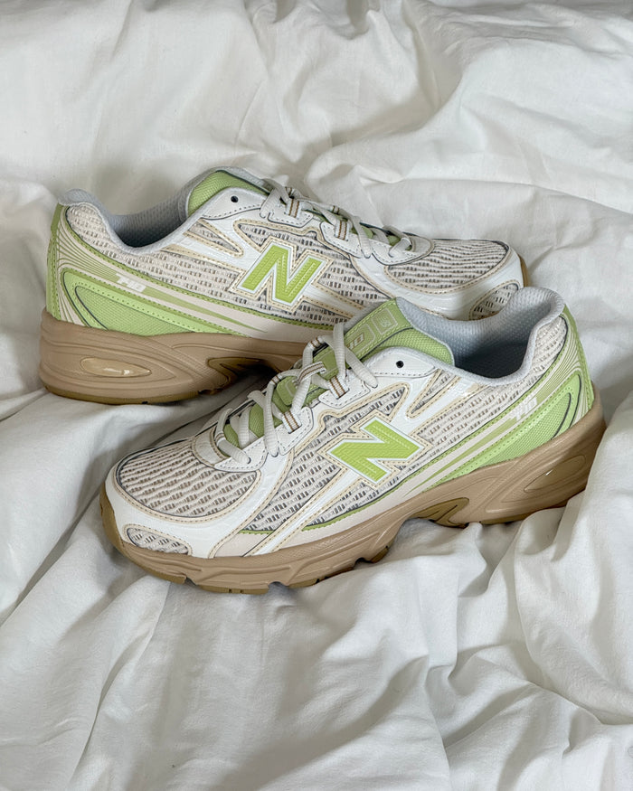 New Balance 740 onfeet