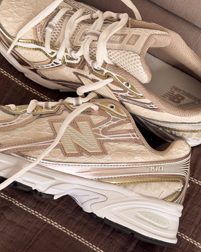 New Balance 740 onfeet