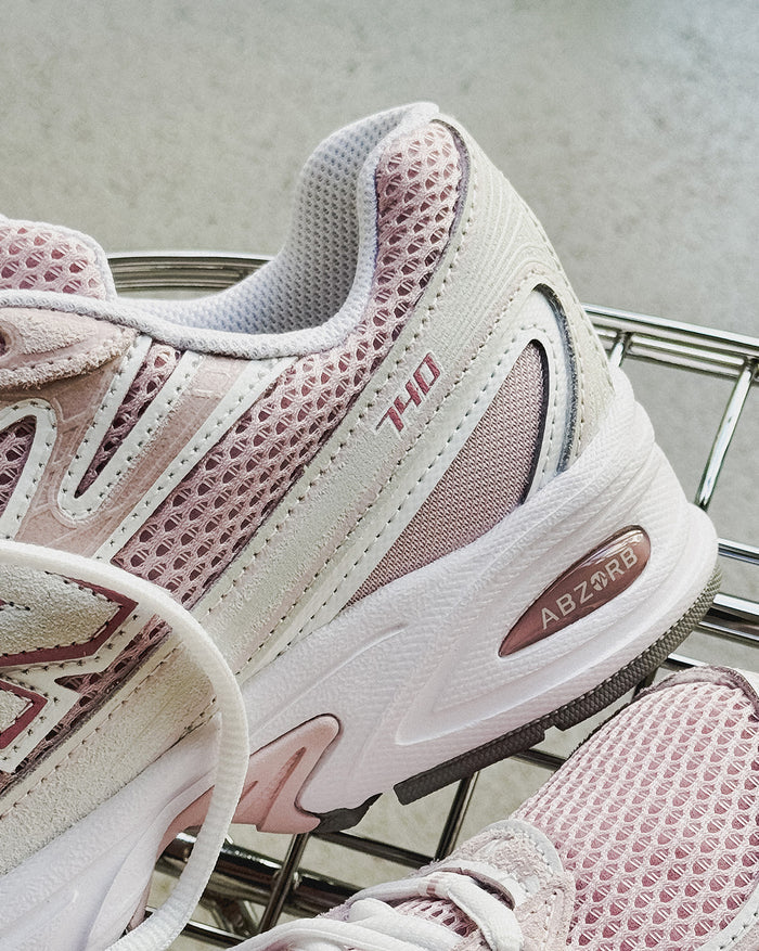 New Balance 740 onfeet