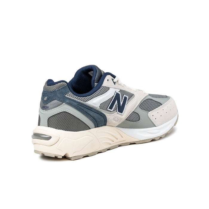New Balance 880