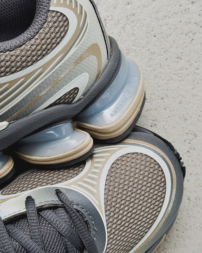 New Balance ABZORB 2000 onfeet