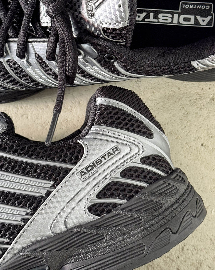 Adidas Adistar Control 3 onfeet