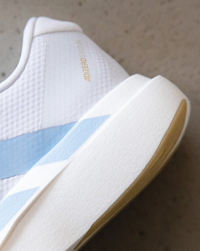 Adidas Adizero Evo SL *Woven* onfeet