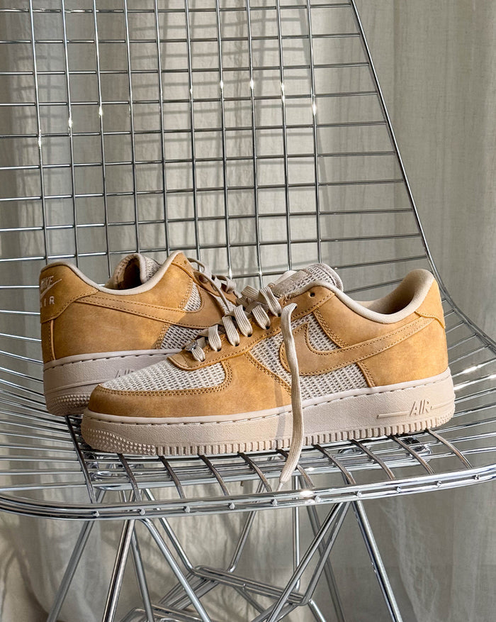 Nike Air Force 1 '07 LV8 onfeet