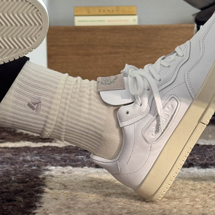 Asphaltgold	2-Pack Stack Logo Socks (Off White / Beige) onfeet
