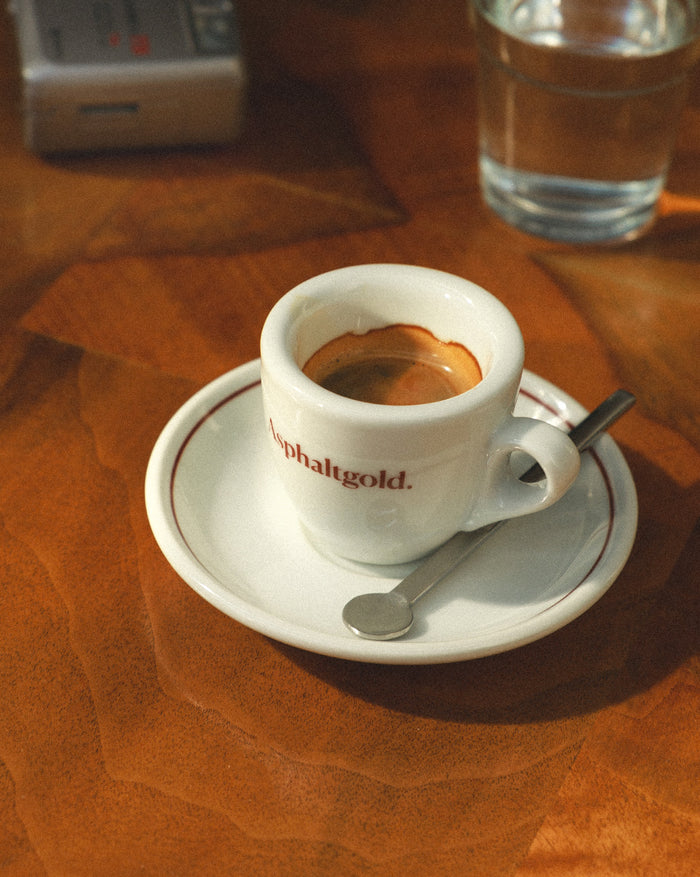 Asphaltgold Espresso Set onfeet