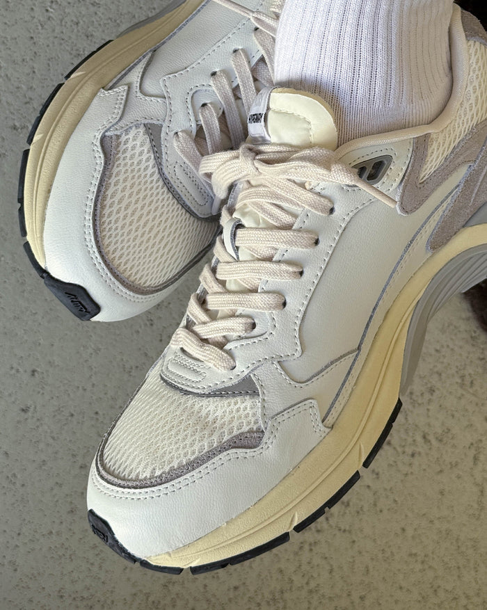 Autry Hyperway *Leather / Suede / Mesh* onfeet