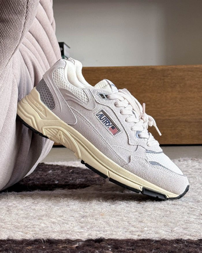Autry Hyperway  *Suede / Mesh* onfeet