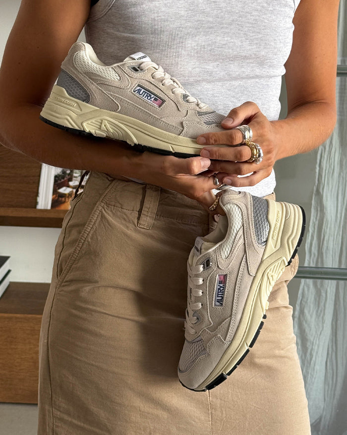 Autry Hyperway W *Suede / Mesh* onfeet