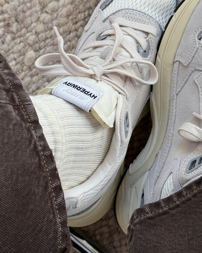 Autry Hyperway W *Suede / Mesh* onfeet
