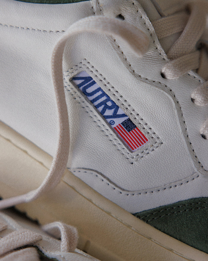 Autry Medalist *Goat / Suede* onfeet
