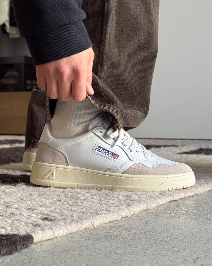 Autry Medalist *Leather / Suede* onfeet