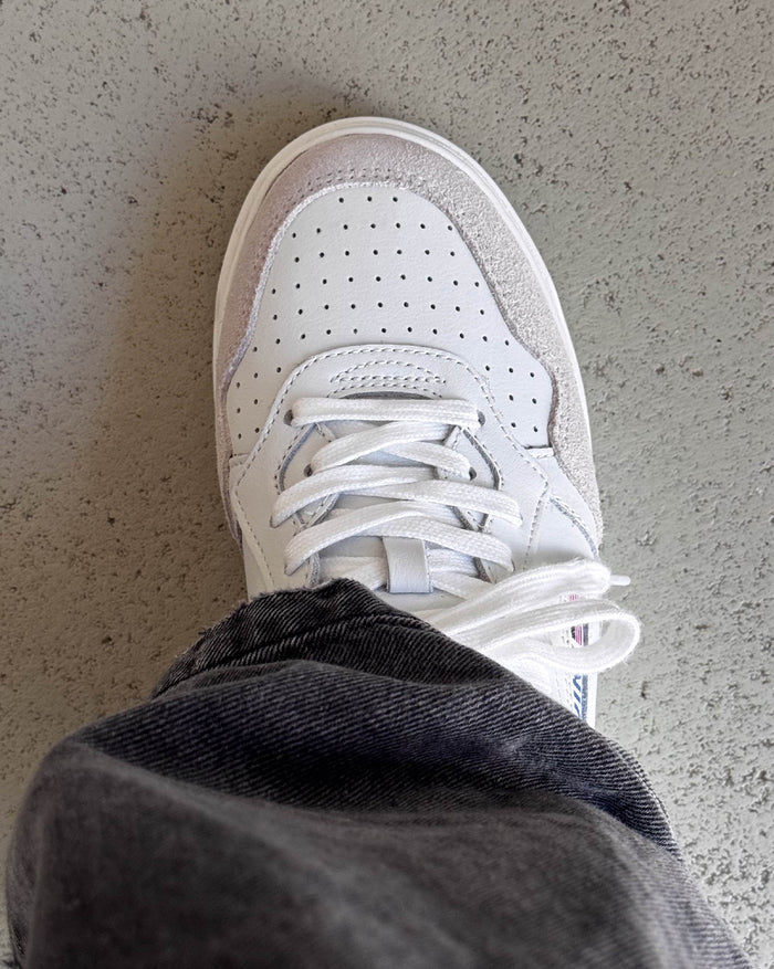 Autry Medalist *Leather / Suede* onfeet