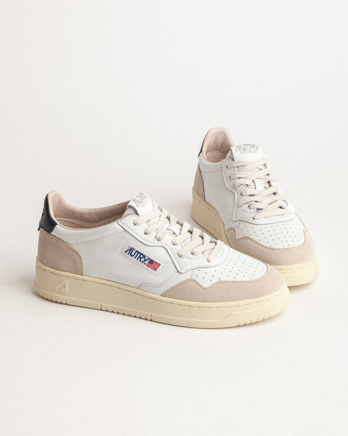 Autry Medalist *Leather / Suede* onfeet