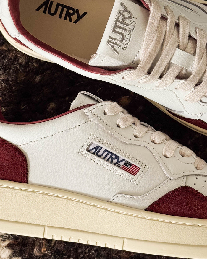 Autry Medalist W *Soft Leather / Suede* onfeet