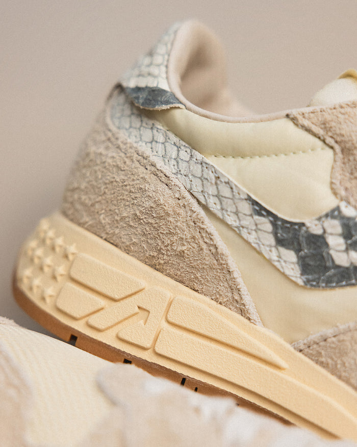 Autry Reelwind Low W *Nylon / Suede* onfeet