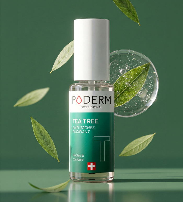 Sérum concentré tea tree Poderm anti-taches purifiant avec feuilles de tea tree sur fond vert