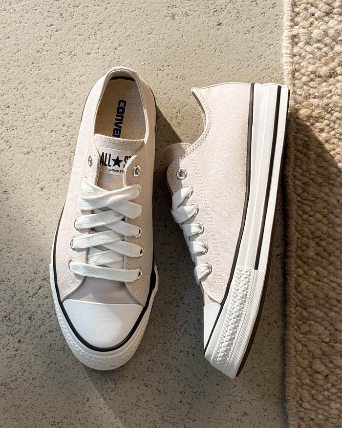 Converse Chuck Taylor Throwback OX onfeet