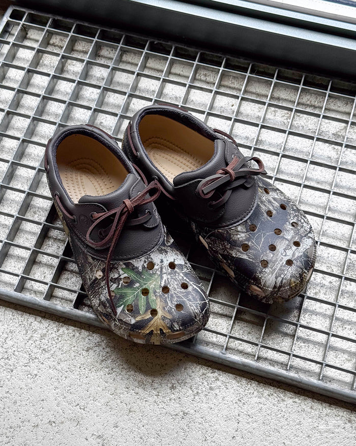 Crocs Realtree APX Classic Islander onfeet