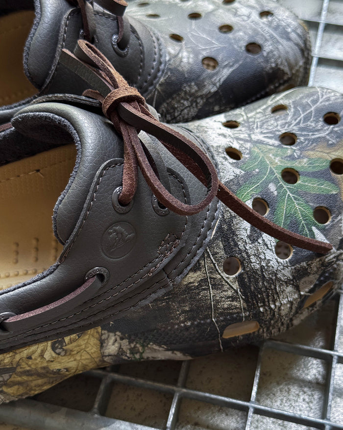 Crocs Realtree APX Classic Islander onfeet