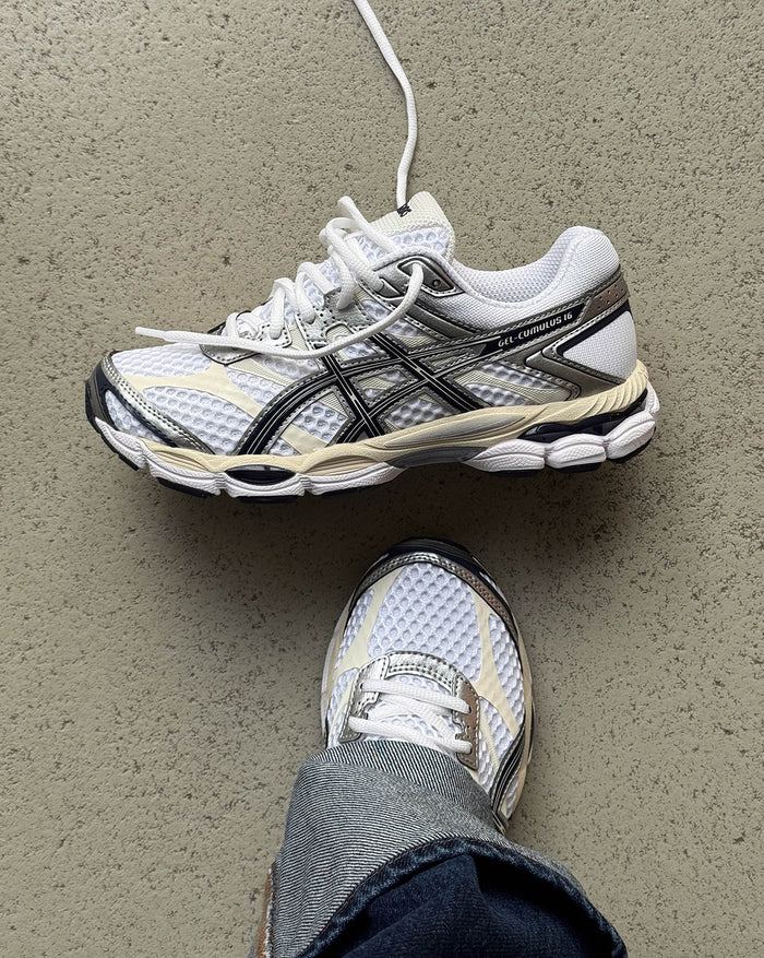 Asics GEL-Cumulus 16 onfeet
