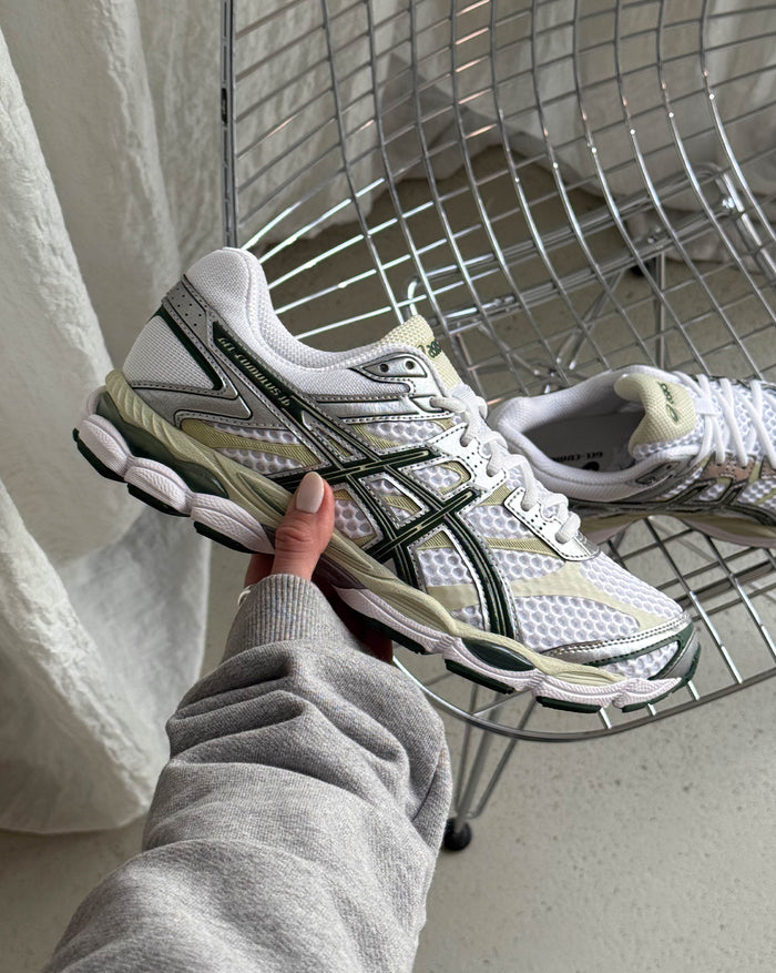 Asics GEL-Cumulus 16 onfeet