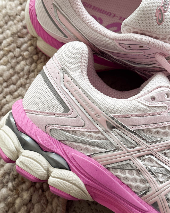 Asics GEL-Cumulus 16 onfeet