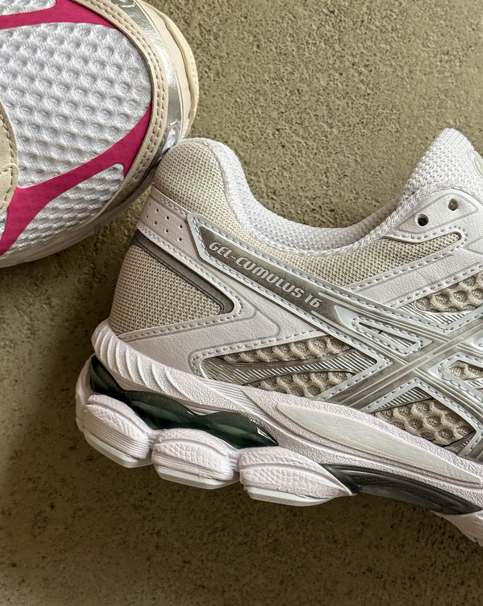 Asics GEL-Cumulus 16 onfeet