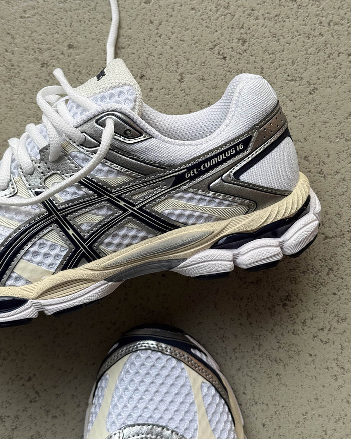 Asics GEL-Cumulus 16 onfeet