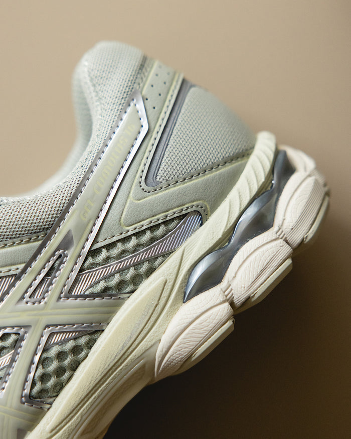 Asics GEL-Cumulus 16 onfeet
