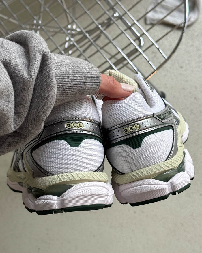 Asics GEL-Cumulus 16 onfeet