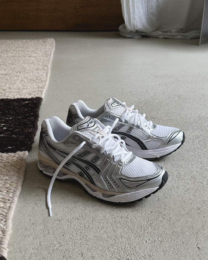 Asics GEL-Kayano 14 onfeet