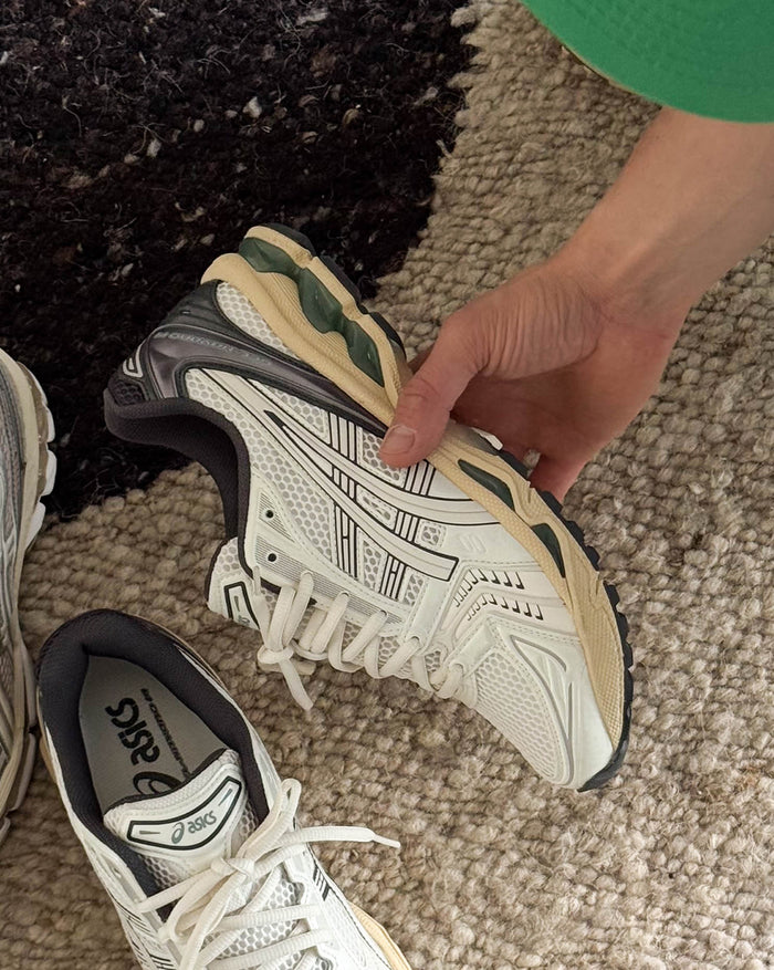 Asics GEL-Kayano 14 onfeet