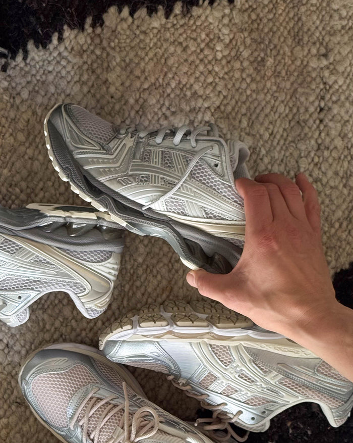 Asics GEL-Kayano 14 onfeet