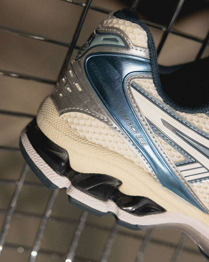 Asics GEL-Kayano 14 onfeet