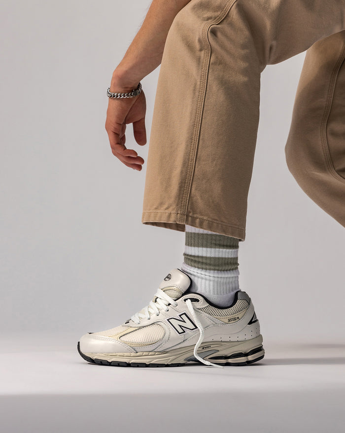 New Balance ML2002RQ onfeet