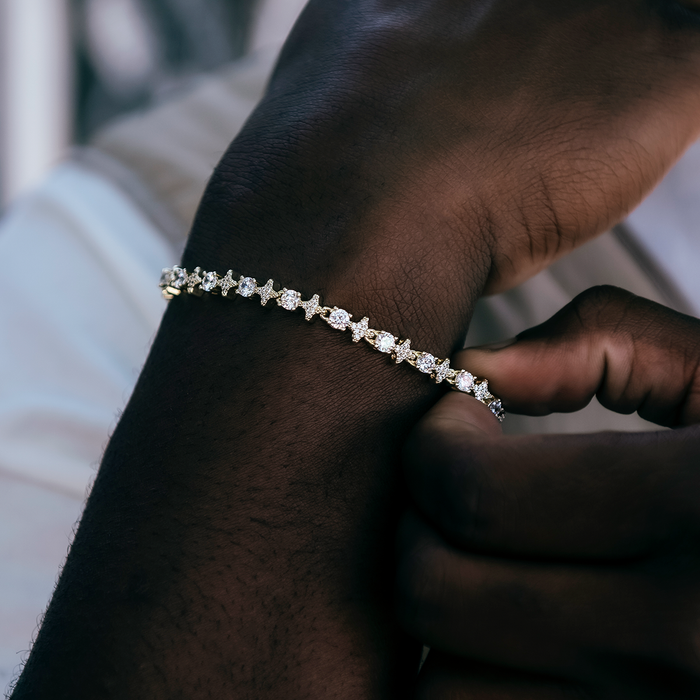 Round Stone Star Tennis Bracelet in Yellow Gold