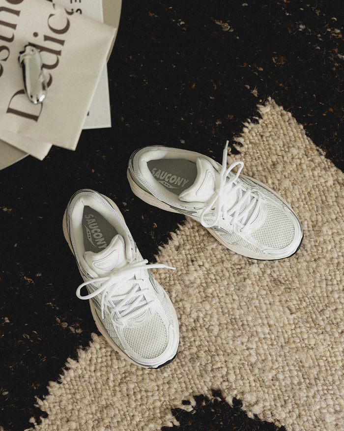 Saucony Pro Grid Omni 9 onfeet