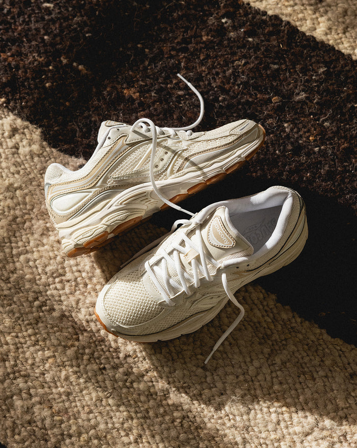 Saucony Pro Grid Omni 9 onfeet