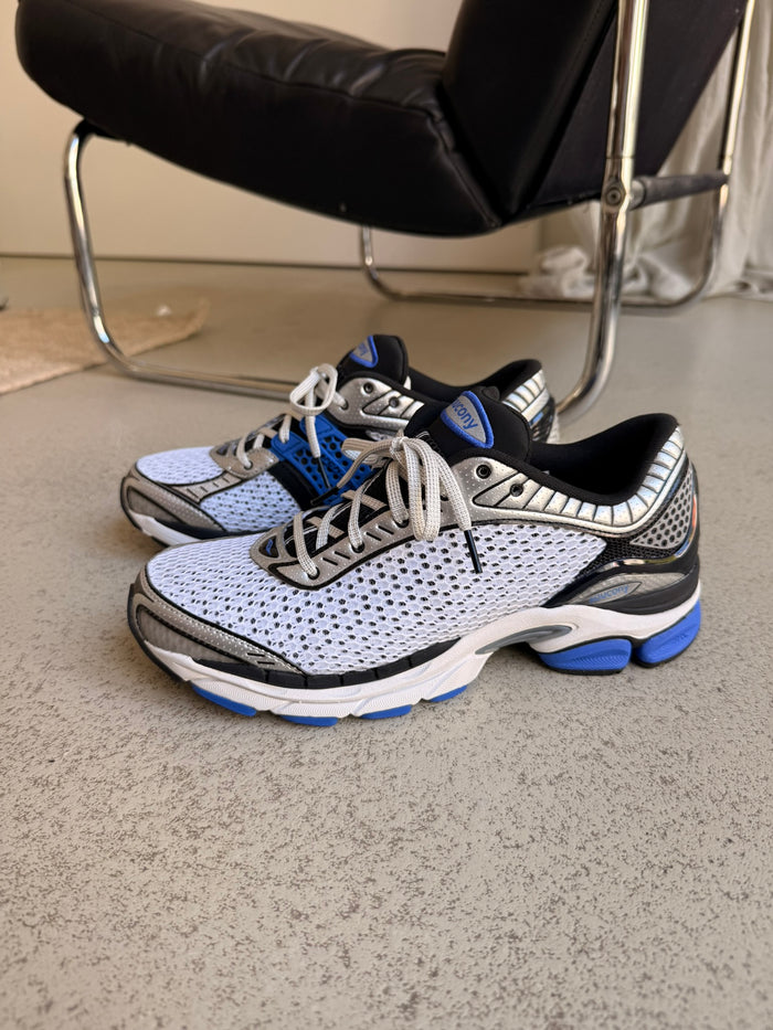 Saucony Pro Grid Paramount onfeet