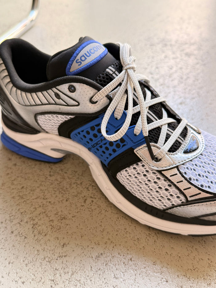Saucony Pro Grid Paramount onfeet